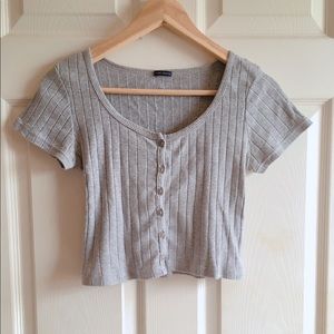 Brandy Melville thick gray crop zelly button top
